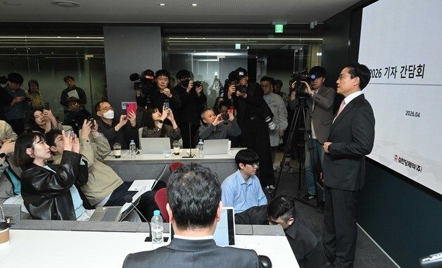 질문 답변하는 전인석 삼천당제약 대표