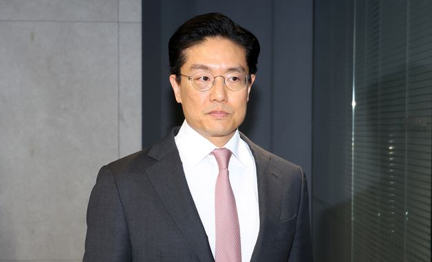 회견장 들어서는 전인석 삼천당제약 대표