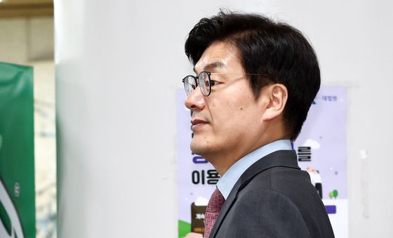 법정 들어가는 정종철 쿠팡풀필먼트서비스 대표