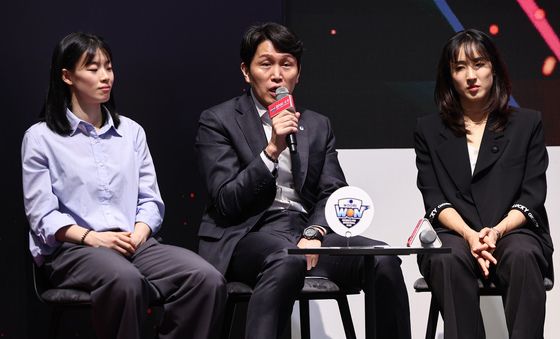 포부 밝히는 우리은행 위성우 감독