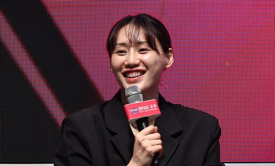 KB스타즈 강이슬, 자신감 넘치는 미소