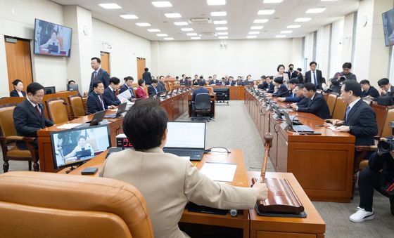 국회 재경위 '정회'