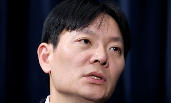 질문 답하는 박상용 검사