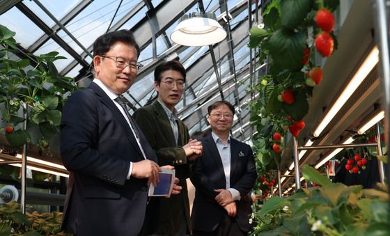 도시형 스마트팜 시설 방문한 이승돈 청장
