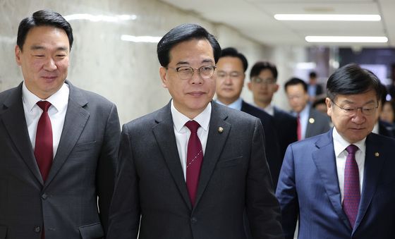 원내대책회의 참석하는 송언석