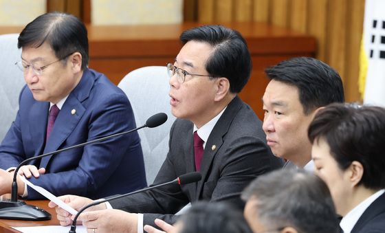 발언하는 송언석 원내대표