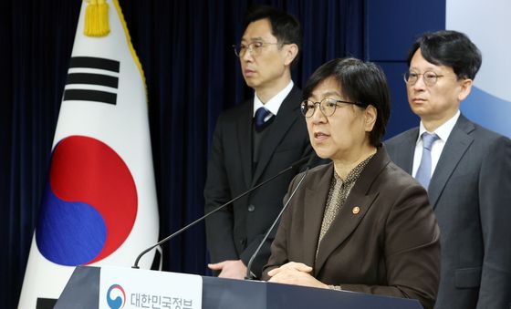 의료제품 수급대응 관계부처 합동 브리핑하는 정은경 장관