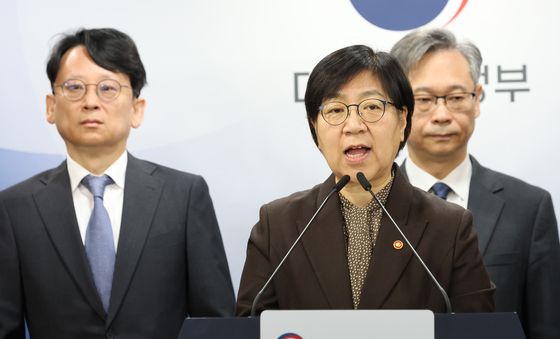 정은경 장관, 의료제품 수급대응 관계부처 합동 브리핑