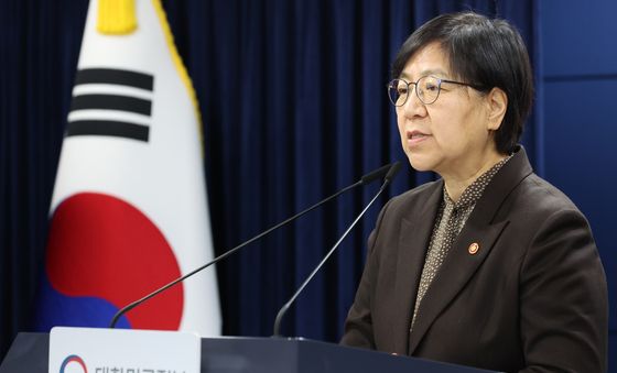 정은경 장관, 의료제품 공급 상황 점검 및 대책 발표