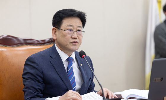 인사말하는 김정호 신임 위원장