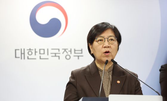 정은경 장관, 의료제품 수급 대응 방안 발표