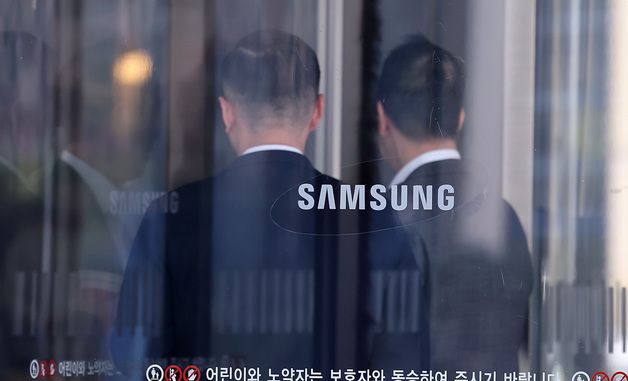 분기 50조 벽 깬 韓 최초 기업…삼성전자, AI 반도체로 새 역사