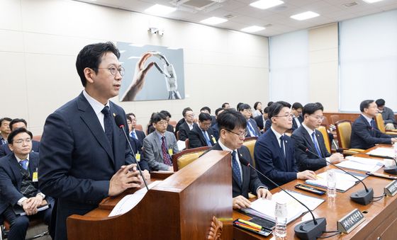 추경안 의결 감사 인사말하는 배경훈 장관