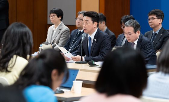 중동상황 관련 기자간담회 발언하는 강훈식 비서실장