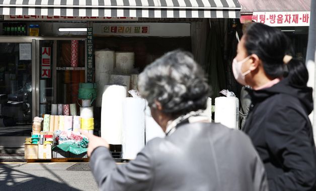 나프타 수급 불안정에 벽지·시트지 업계도 타격