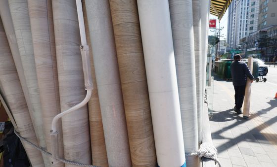 중동 전쟁에 벽지·시트지 업계도 타격