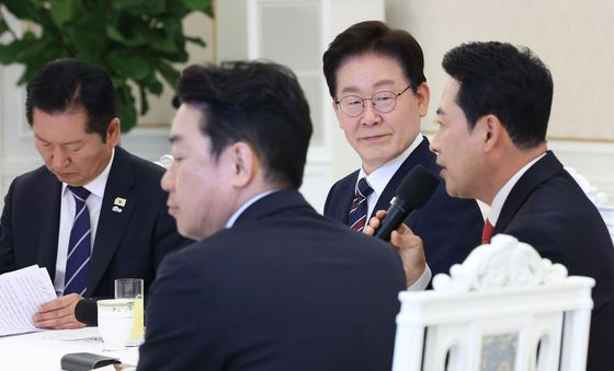 장동혁 대표 발언 듣는 이재명 대통령