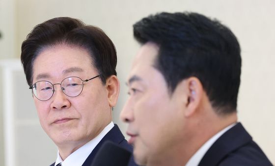 장동혁 대표 발언 듣는 이재명 대통령