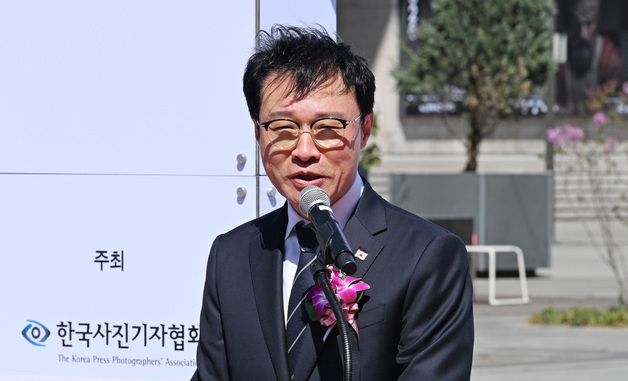 이 대통령 축사 대독하는 이규연 홍보수석