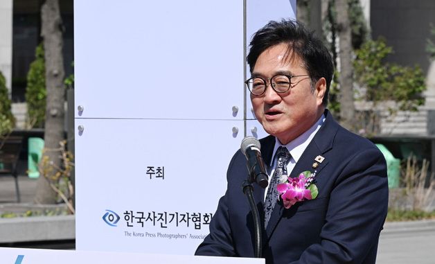 제62회 한국보도사진전 개막식 축사하는 우원식 국회의장