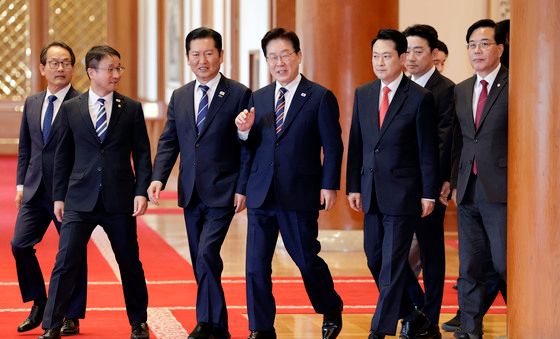 함께 발걸음 옮기는 이재명 대통령·정청래·장동혁 대표