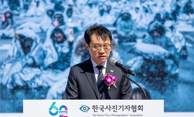 이 대통령 축사 대독하는 이규연 홍보수석