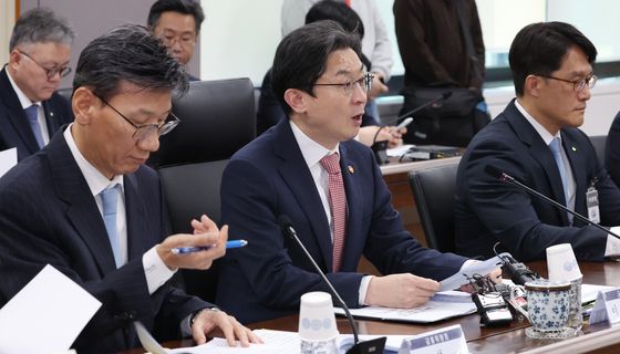 이억원 위원장, 중동상황 피해업종 관련 산업·금융권 간담회 주재