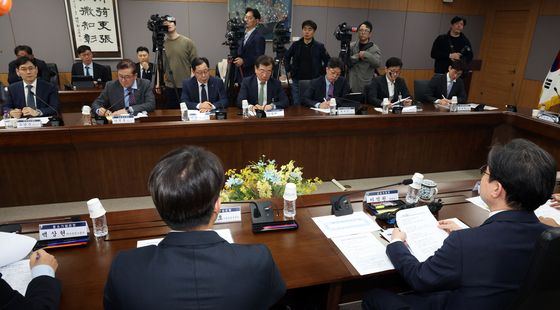 금융위, 중동 상황 대응 피해업종 지원 논의