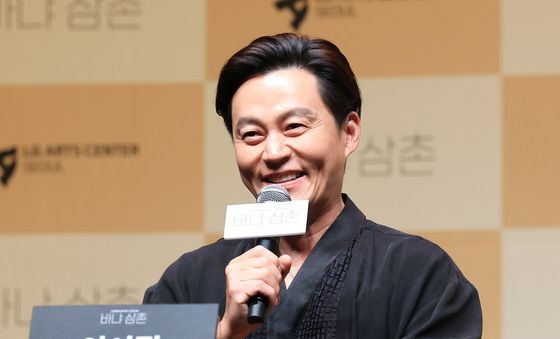 환하게 웃는 이서진