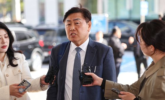 김관영 전북지사, 민주당 제명 효력정지 가처분 심문 출석