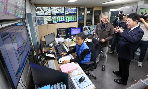 공영주차장 관제센터 찾은 이호현 차관