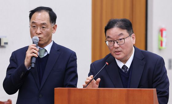 국조특위 답변하는 강백신·엄희준