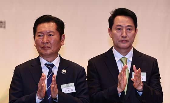 손뼉 치는 정청래 대표와 오세훈 시장