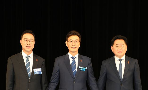 기념 촬영하는 민주당 제주도지사 경선 후보들