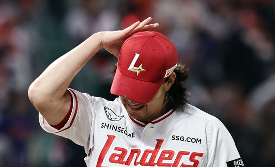 이닝 마친 SSG 문승원 '짜릿해'