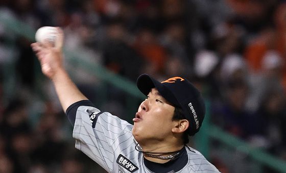 역투하는 박상원