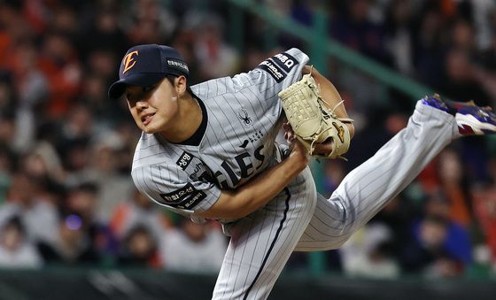 8회 마운드 오른 정우주