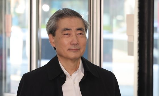 출근하는 신현송 한은총재 후보자