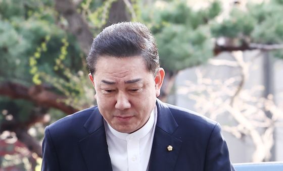 6차 소환조사 출석하는 김병기 의원