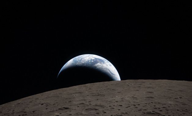 푸른빛 지구가 달 뒤로 저물다…아르테미스2호, 경이로운 '지구넘이' 공개