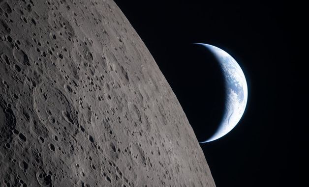 푸른빛 지구가 달 뒤로 저물다…경이로운 '지구넘이' 공개