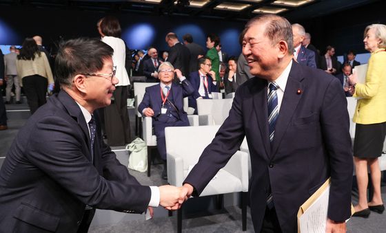 아산 플래넘 개회식 마친 이시바 전 총리