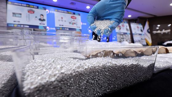 은값 폭등에 밀수 급증