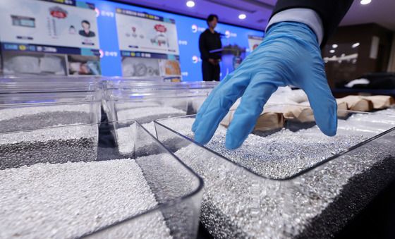 관세청, 급증한 은 밀수에 칼 빼들었다