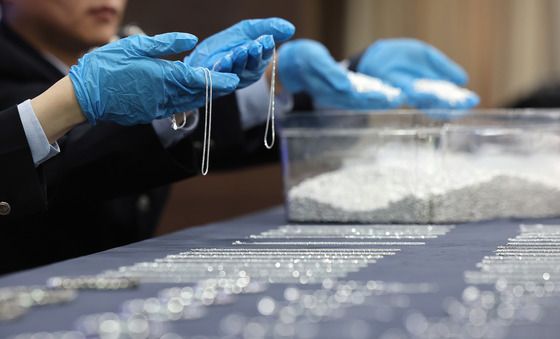 공개된 은 밀수품