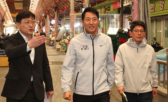 서울중앙시장 방문하는 오세훈 서울시장