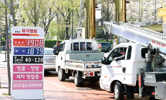 저가 주유소 몰린 차량들