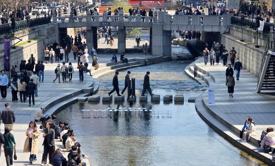 점심시간 봄 산책