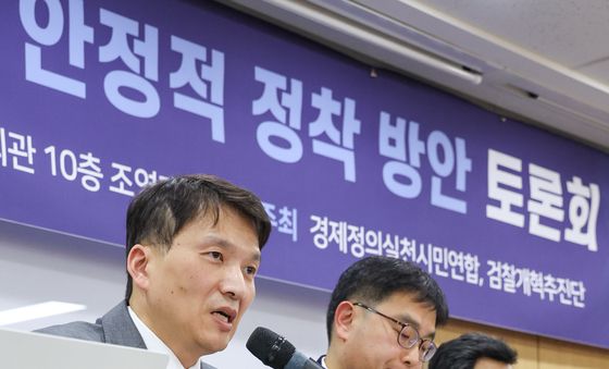 발제하는 박용철 교수