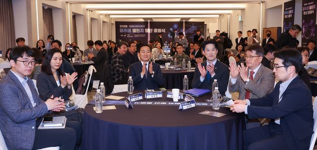 박수치는 이두희 차관·노용석 1차관